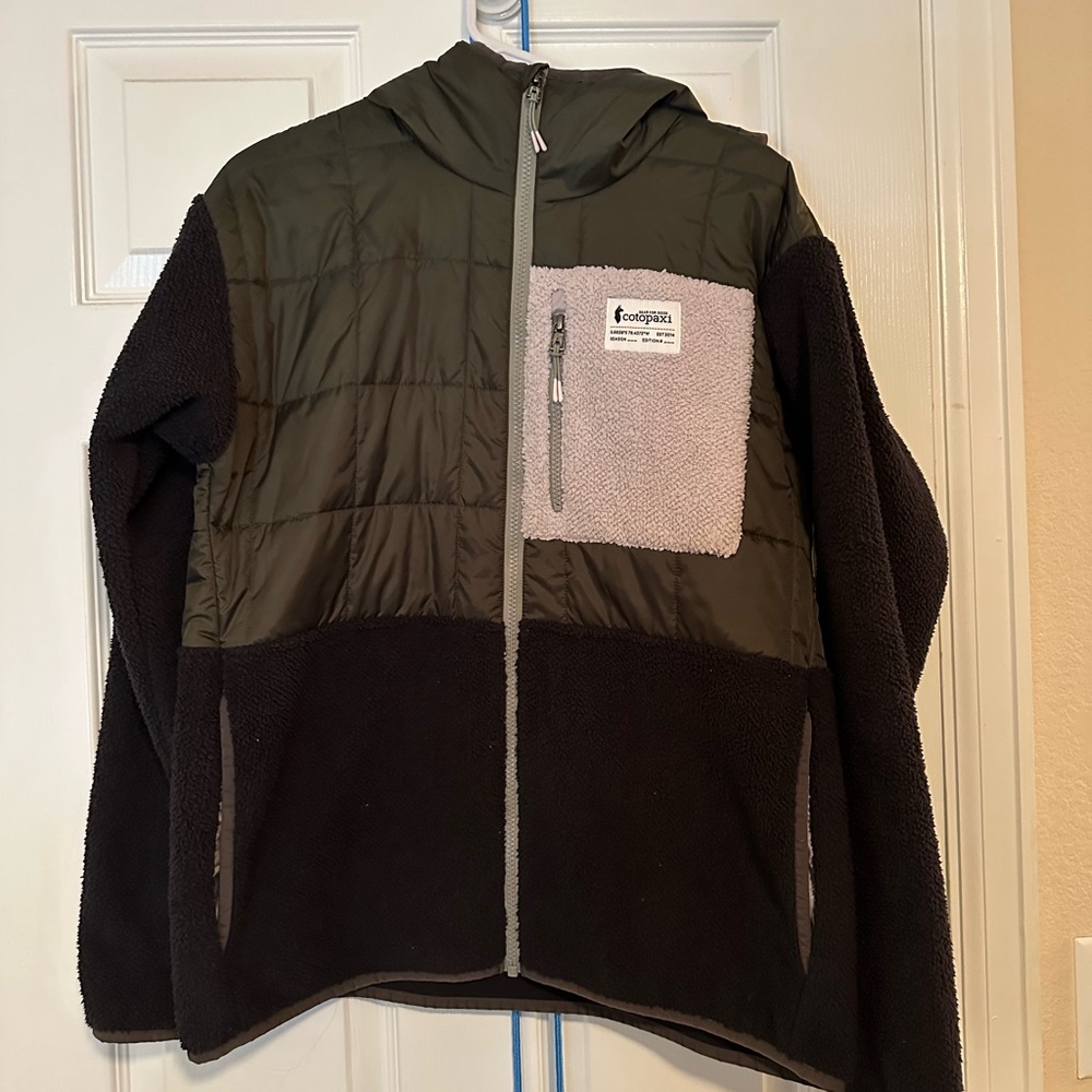 Cotopaxi fleece insulated violet and Black Jacket